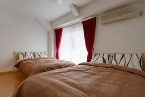 3 makuuhuonetta, työpöytä, silitysrauta/-lauta, ilmainen Wi-Fi