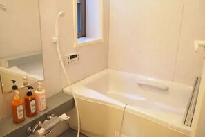 Secador de pelo, toallas