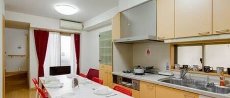 Fridge, microwave, stovetop, cookware/dishes/utensils