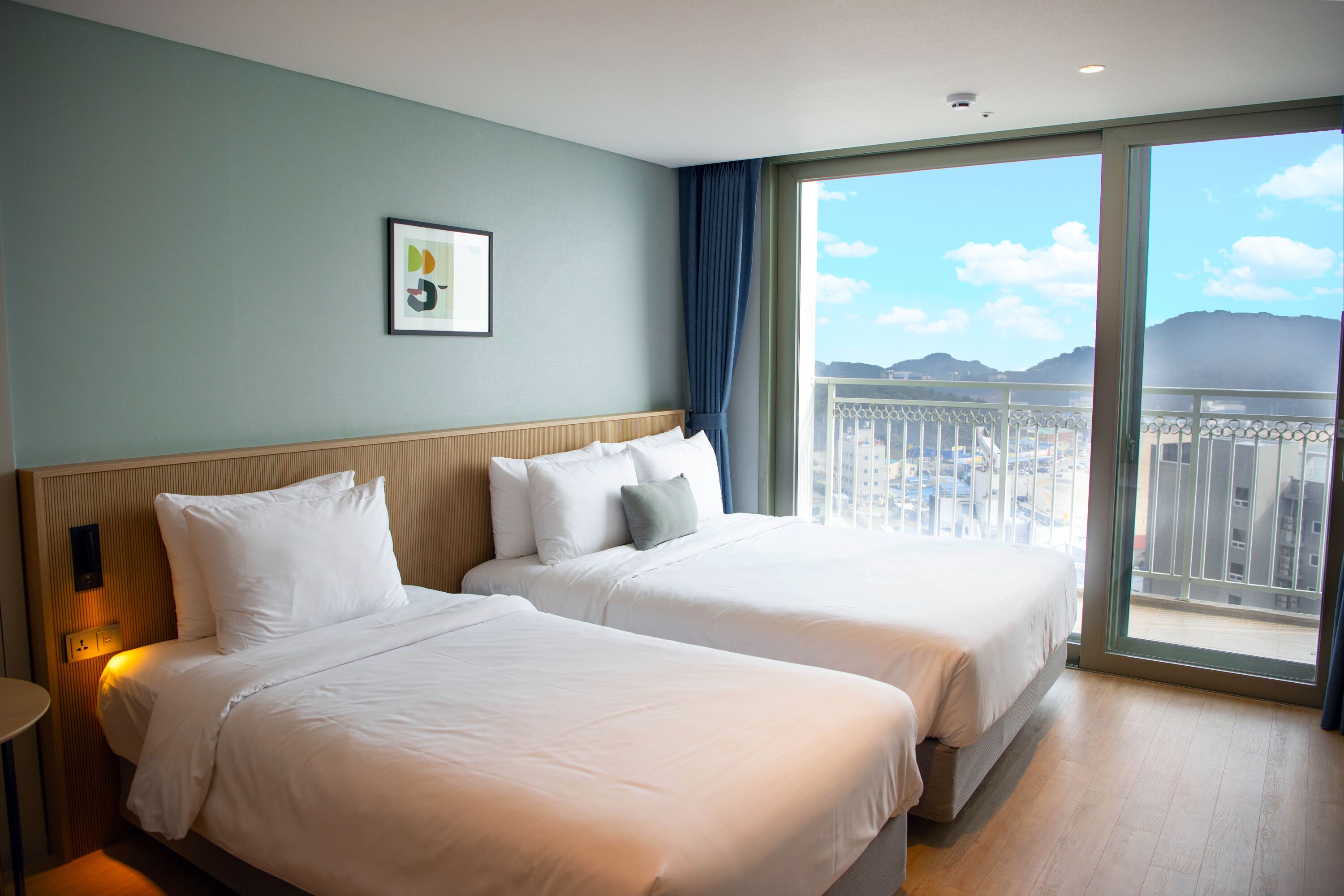 Urban Family (No Kitchenette) | Wifi gratis y ropa de cama 