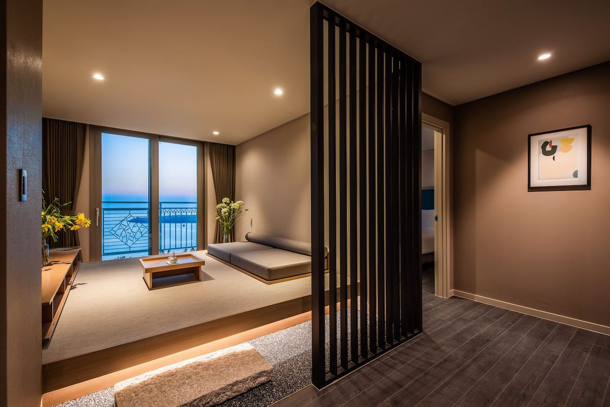 the week& suite (kitchenette) | living area | flat-screen tv, heated floors