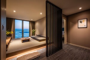 The Week& Suite (Kitchenette) | Living area | Flat-screen TV, heated floors