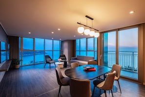 The Week& Suite (Kitchenette) | Living area | Flat-screen TV, heated floors