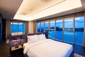 Free WiFi, bed sheets - The Week& Resort (Incheon)