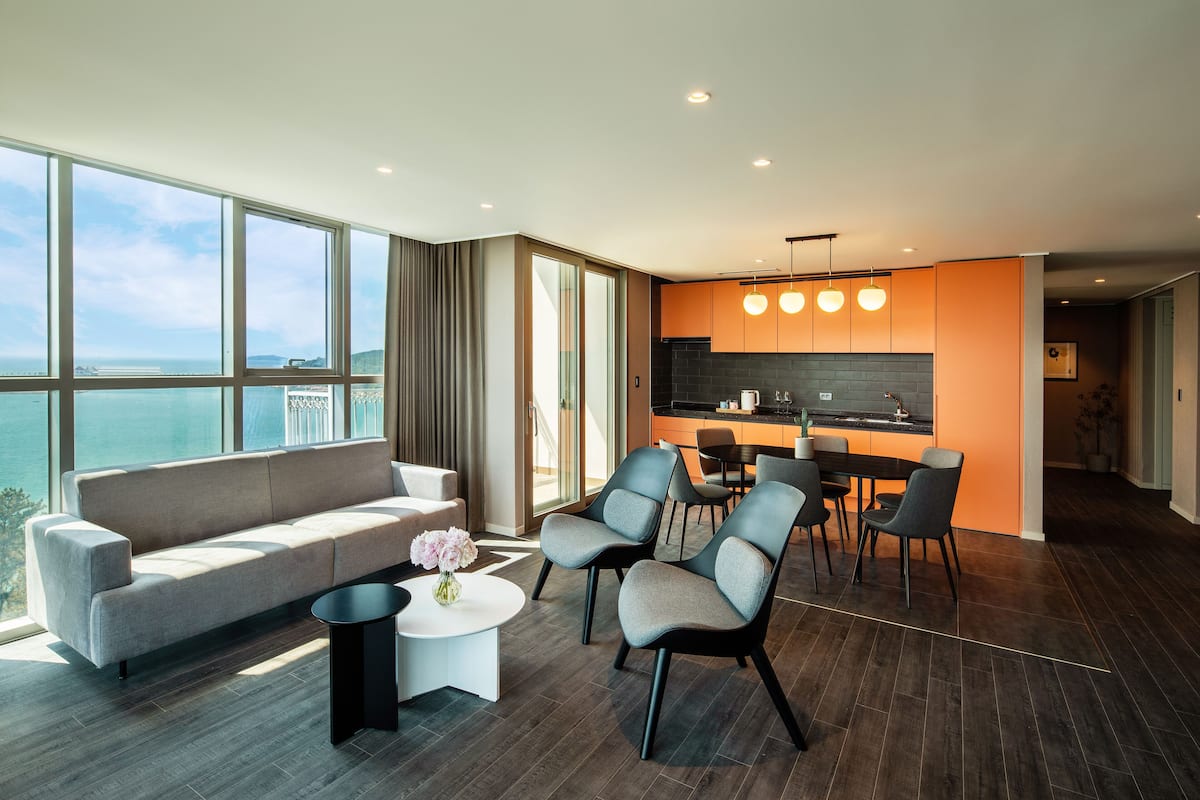 The Week& Suite (Kitchenette) | Oppholdsområde | Flatskjerm-TV og oppvarmet gulv