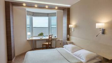 Superior Single Room | 1 bedroom, desk, blackout curtains, iron/ironing board