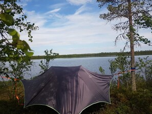 أغطية فراش متميزة وأسرّة بطبقة علوية مريحة وملاءات أسرّة