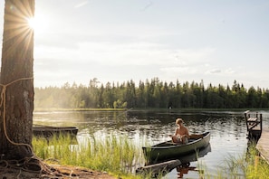 شاطئ خاص، كراسي للتشمس، يوجا على الشاطئ، ممارسة التجديف/ركوب الكانو
