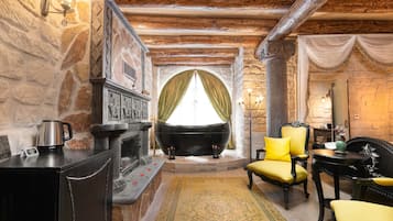 Deluxe-Suite, Terrasse (Gunesin Haremi) | 1 Schlafzimmer, Bettwäsche aus ägyptischer Baumwolle