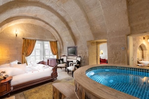 Luxury Suite (Huzurun Kalbi) | Mısır pamuklu çarşaf takımı, kaliteli yatak takımı, minibar, odada kasa