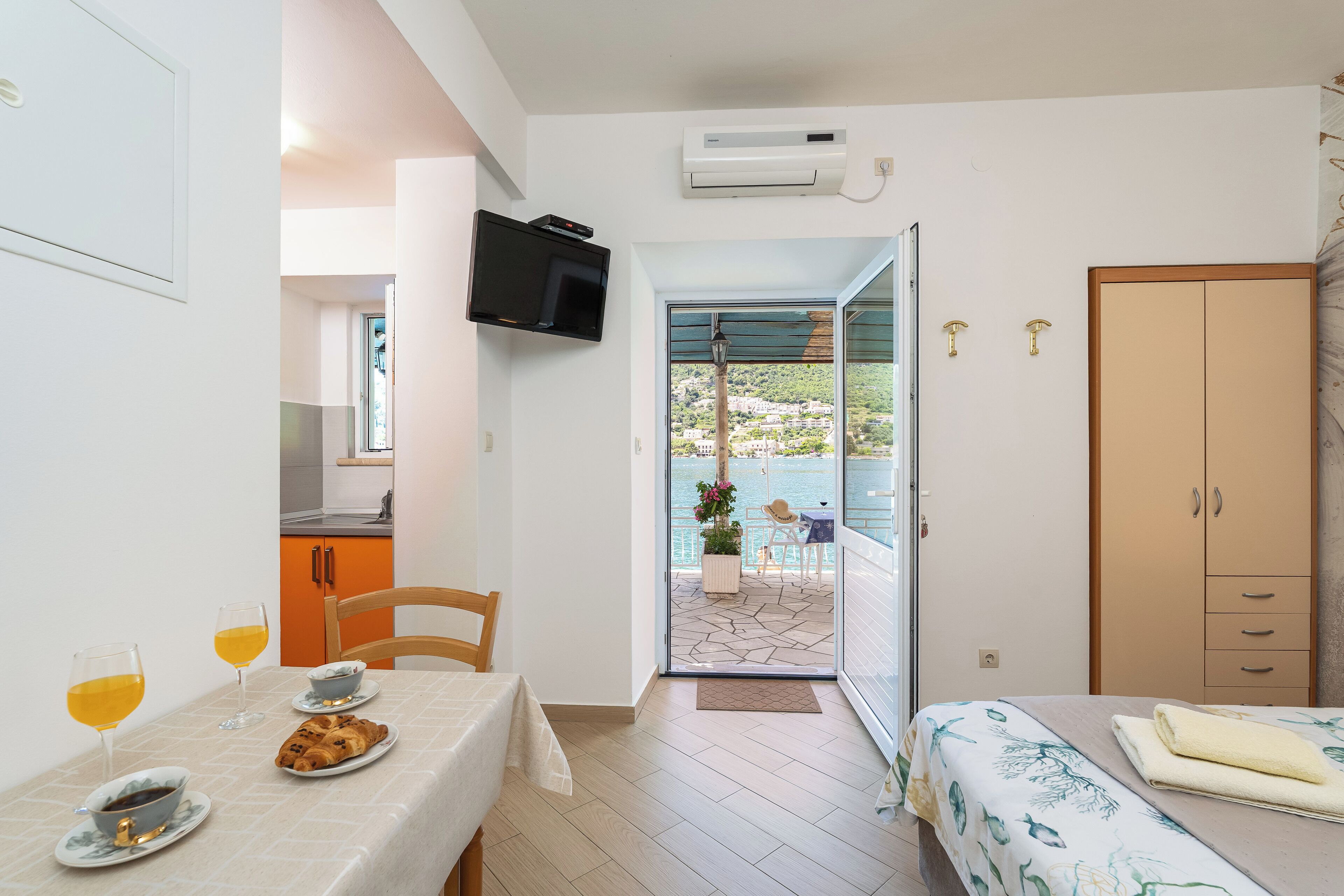 1 habitación, tabla de planchar con plancha, wifi gratis y ropa de cama 