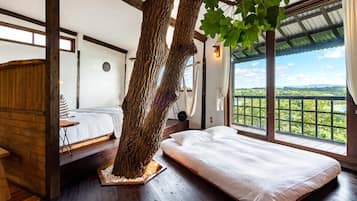 Quadruple Room, Non Smoking, Sea View | Desk, free WiFi, bed sheets