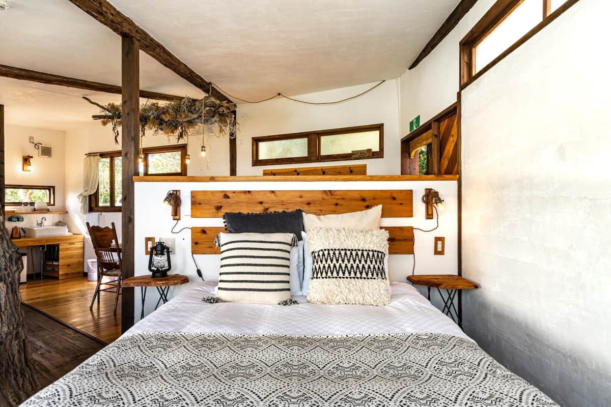 Chambre quadruple, non-fumeur, vue sur la mer | Bureau, accĂšs au Wi-Fi (inclus), literie fournie