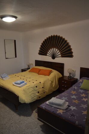 6 chambres, fer et planche à repasser, lit parapluie, Wi-Fi gratuit