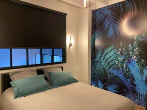 5 bedrooms, iron/ironing board, WiFi, bed sheets