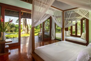 5 bedrooms, desk, free WiFi, bed sheets - Villa Alam Taru (Cemagi)