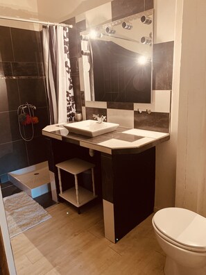 Bathroom - Country House in Côte d´Or (Culètre)
