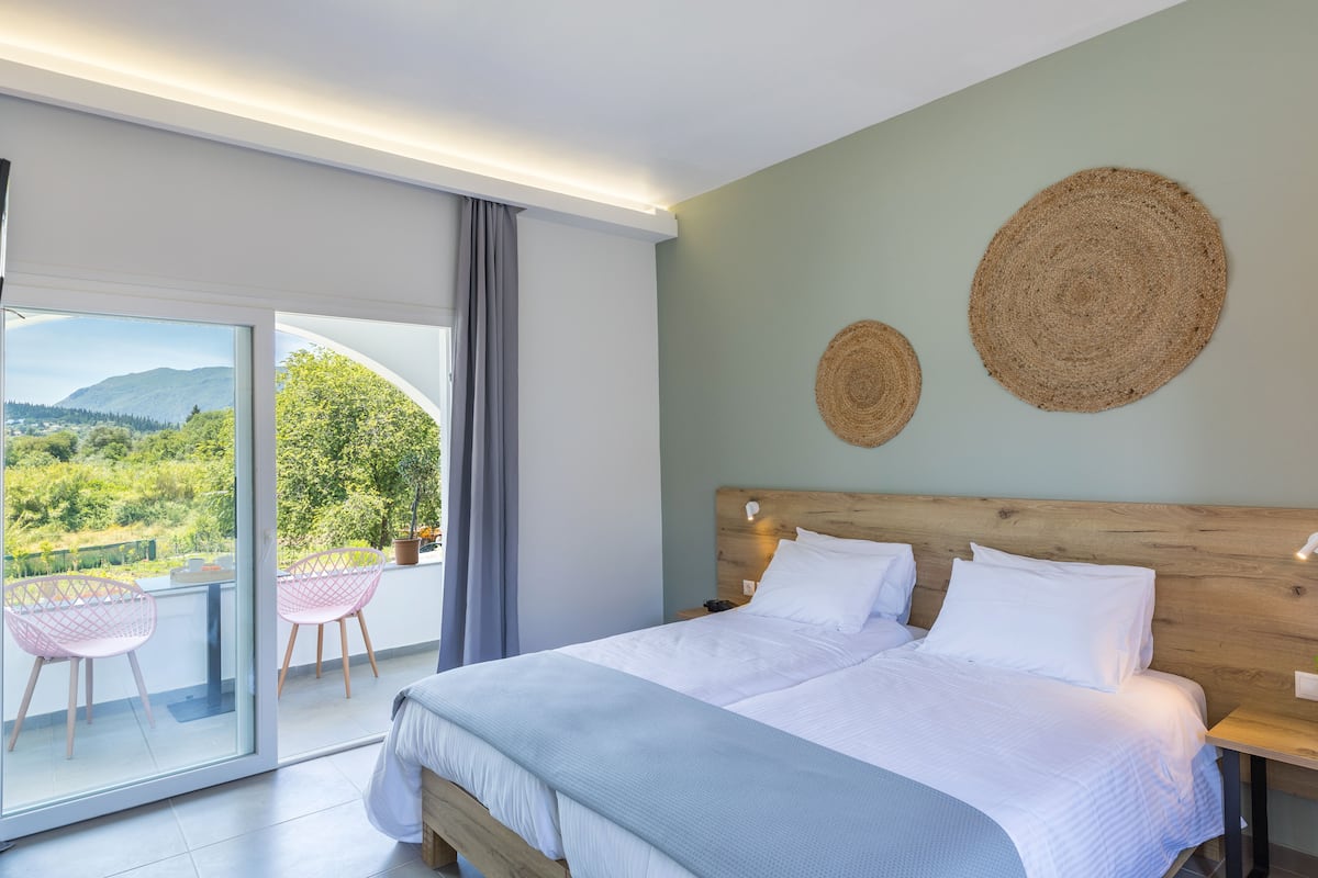 Deluxe Double or Twin Room, Pool View | Minibar, desk, soundproofing, WiFi (free)