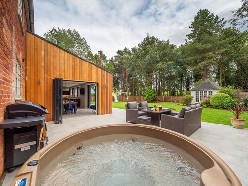 Broad House  - sleeps 8 guests  in 4 bedrooms
