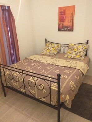 2 chambres, fer et planche à repasser, Wi-Fi, draps fournis