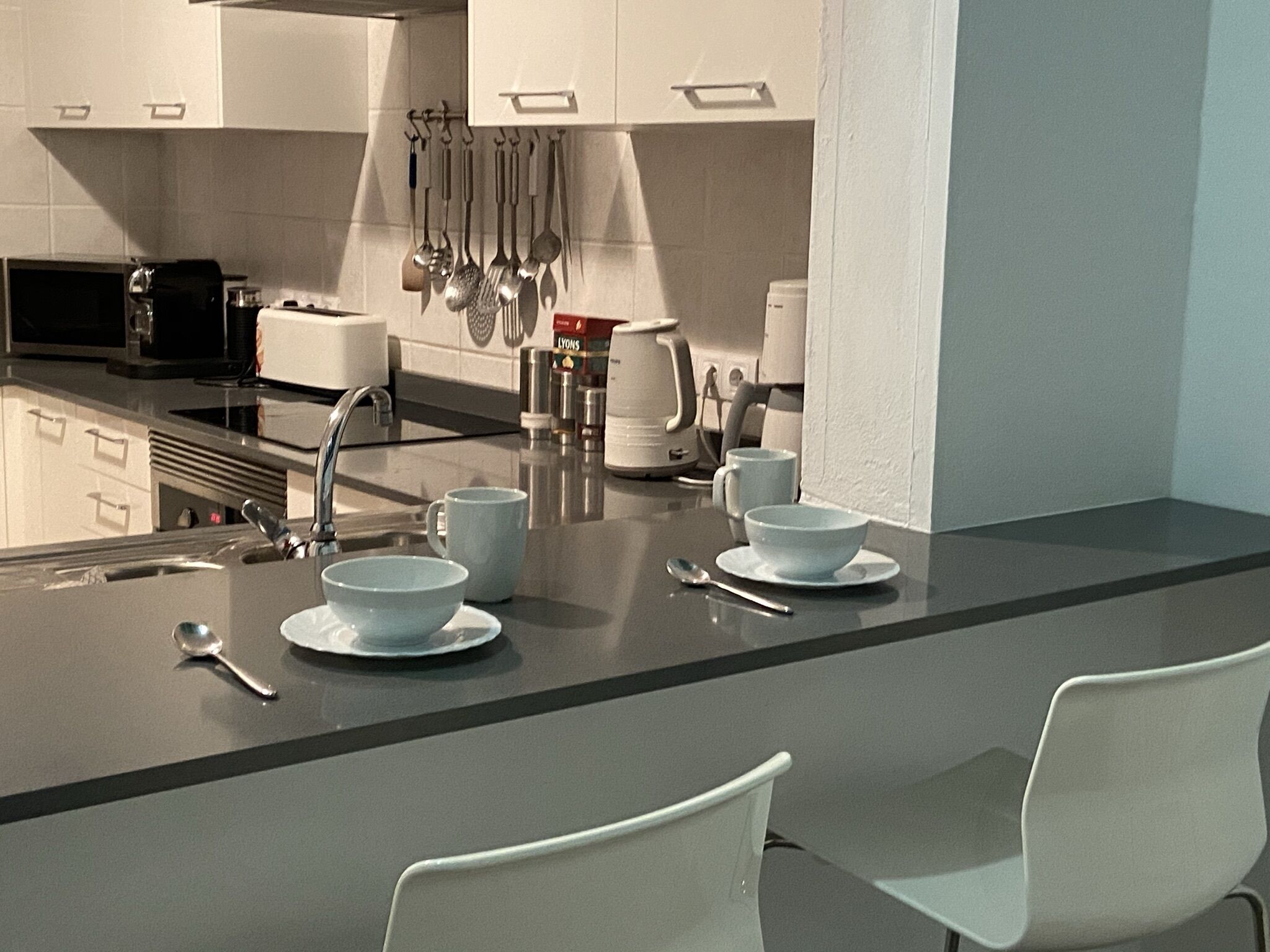 Mikroaaltouuni, uuni, liesi, astianpesukone