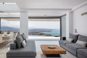 Smart TV, video games, DVD player, books - Unbelievable Unobstructed Views, Amazing Location Inside a Forest, Full Privacy! (Chania)