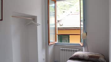 3 bedrooms, travel crib, free WiFi, bed sheets