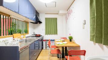 Fridge, microwave, stovetop, cookware/dishes/utensils