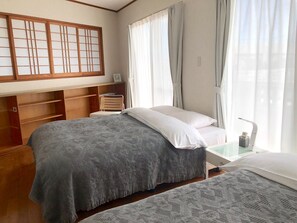 4 habitaciones, escritorio, wifi gratis y ropa de cama