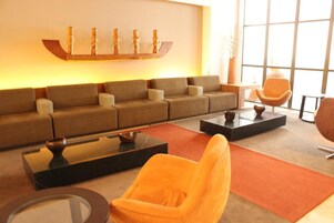 Coin salon dans le hall