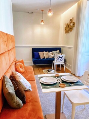 Tägliches Frühstück mit Selbstbedienung (10 EUR pro Person)