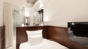 Quarto, 1 cama Queen (Nest) | Roupas de cama premium, cofres nos quartos, escrivaninha