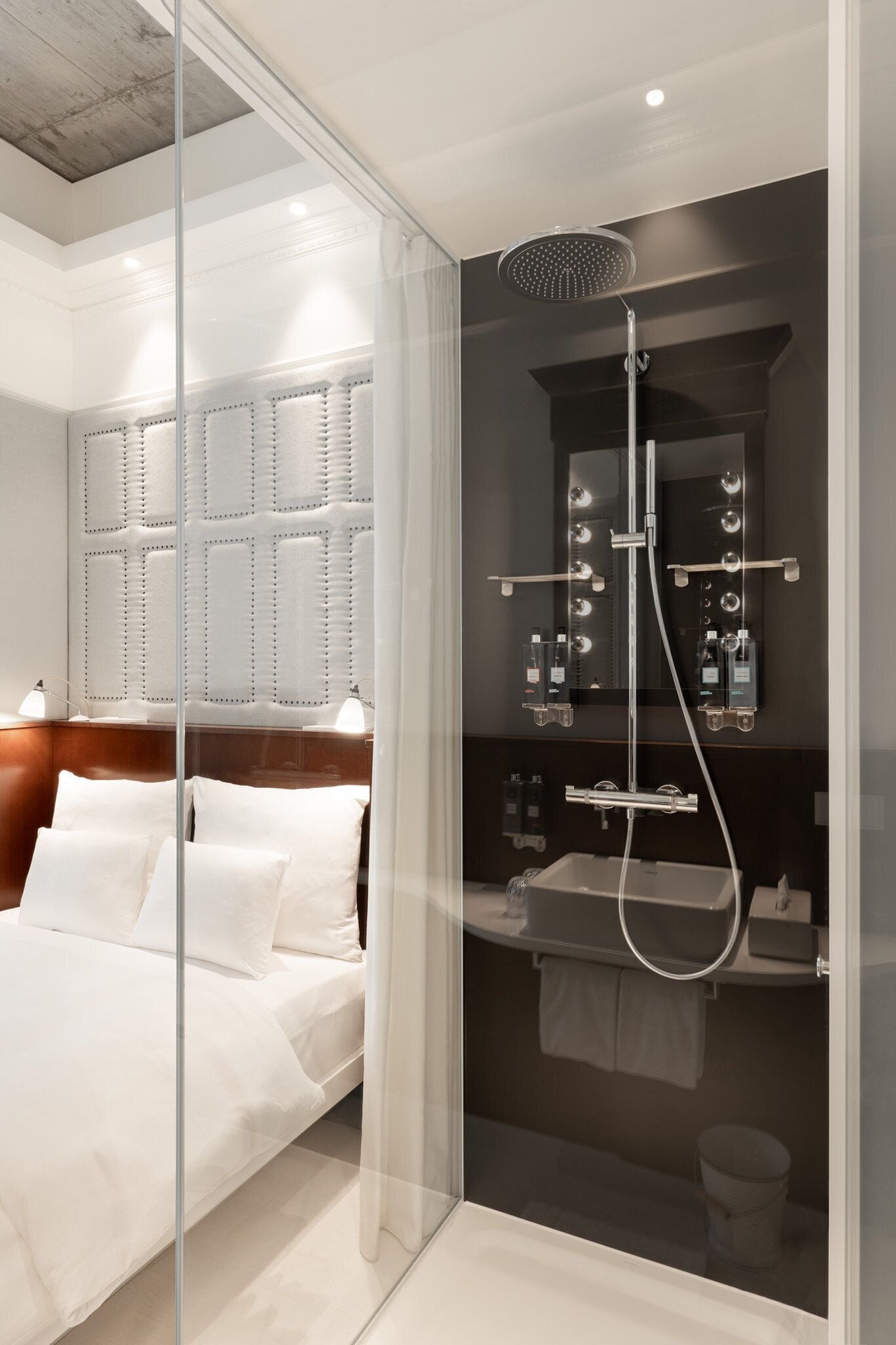 Dusche, Regendusche, Designer-Toilettenartikel, Haartrockner