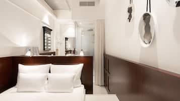 Premium bedding, in-room safe, desk, laptop workspace