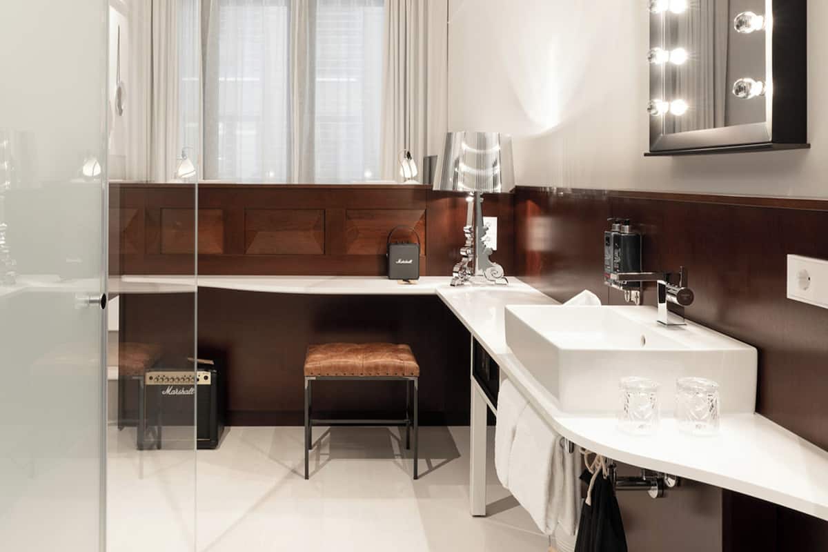 Habitación, 1 cama de matrimonio (Cosy) | Baño | Ducha y cabezal de ducha tipo lluvia