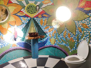 Top Domes | Badezimmer | Dusche, kostenlose Toilettenartikel, Handtücher
