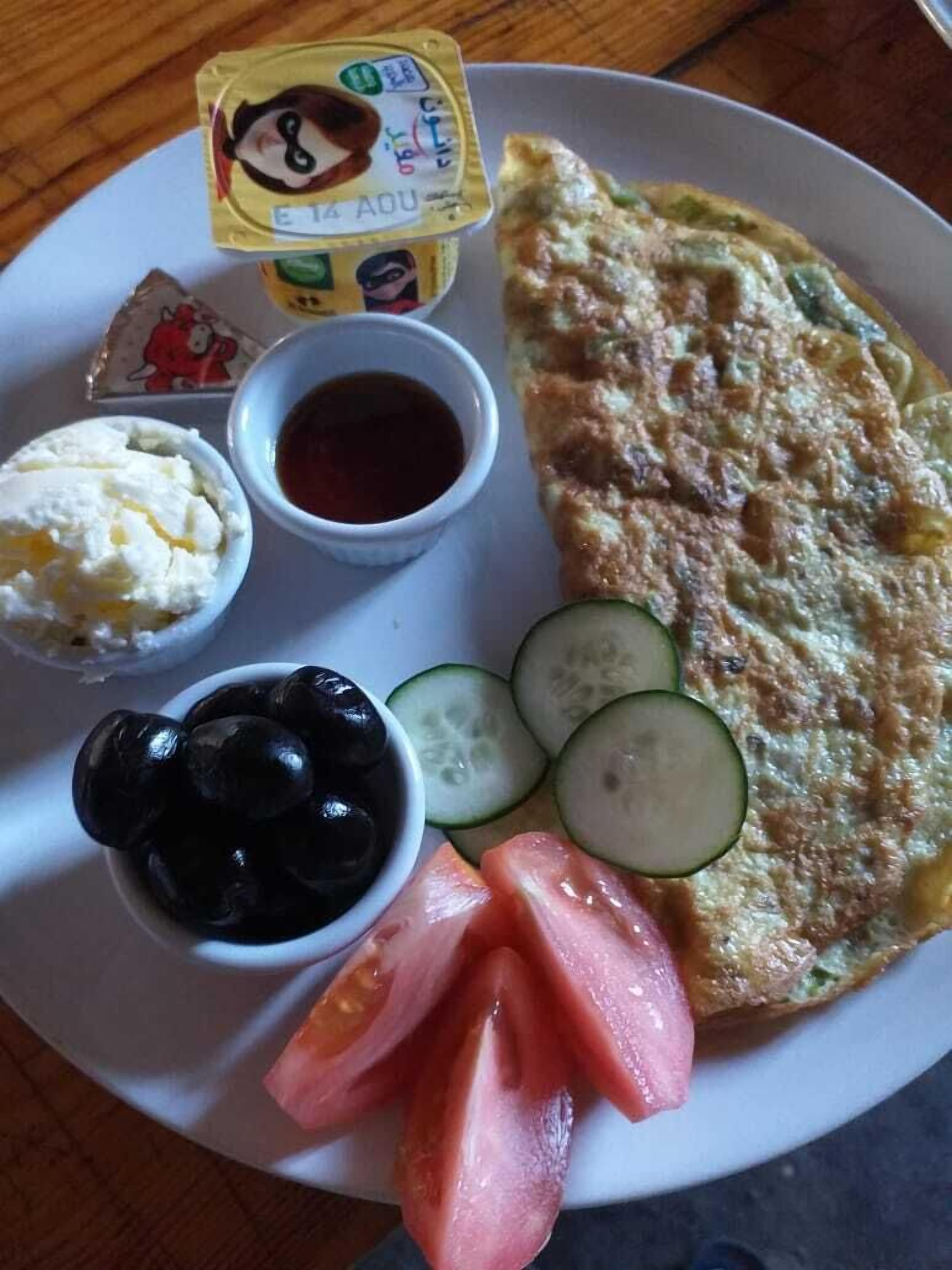 free daily cooked-to-order breakfast