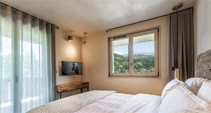 3 chambres, fer et planche à repasser, Wi-Fi gratuit, draps fournis