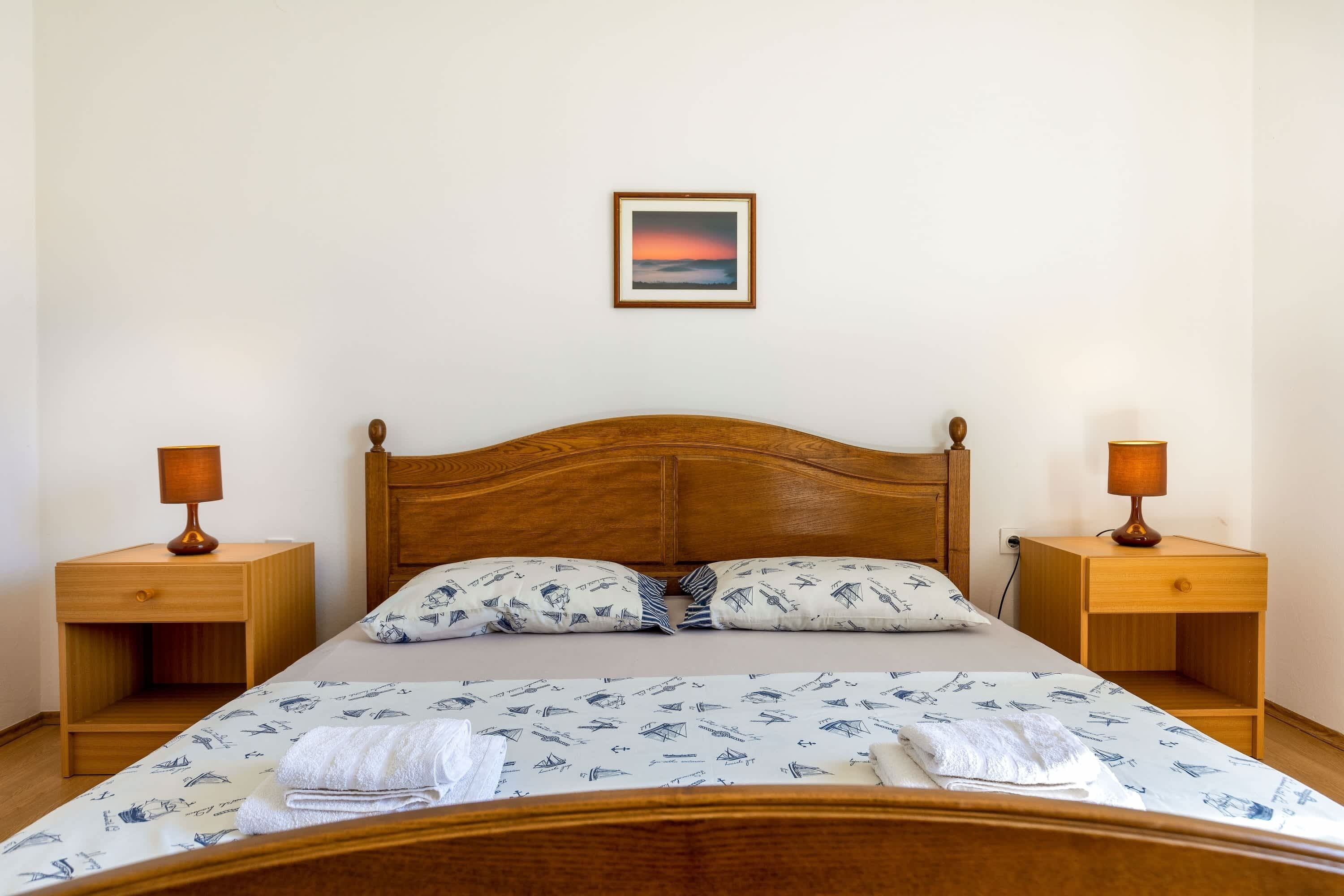 1 bedroom, desk, WiFi, bed sheets