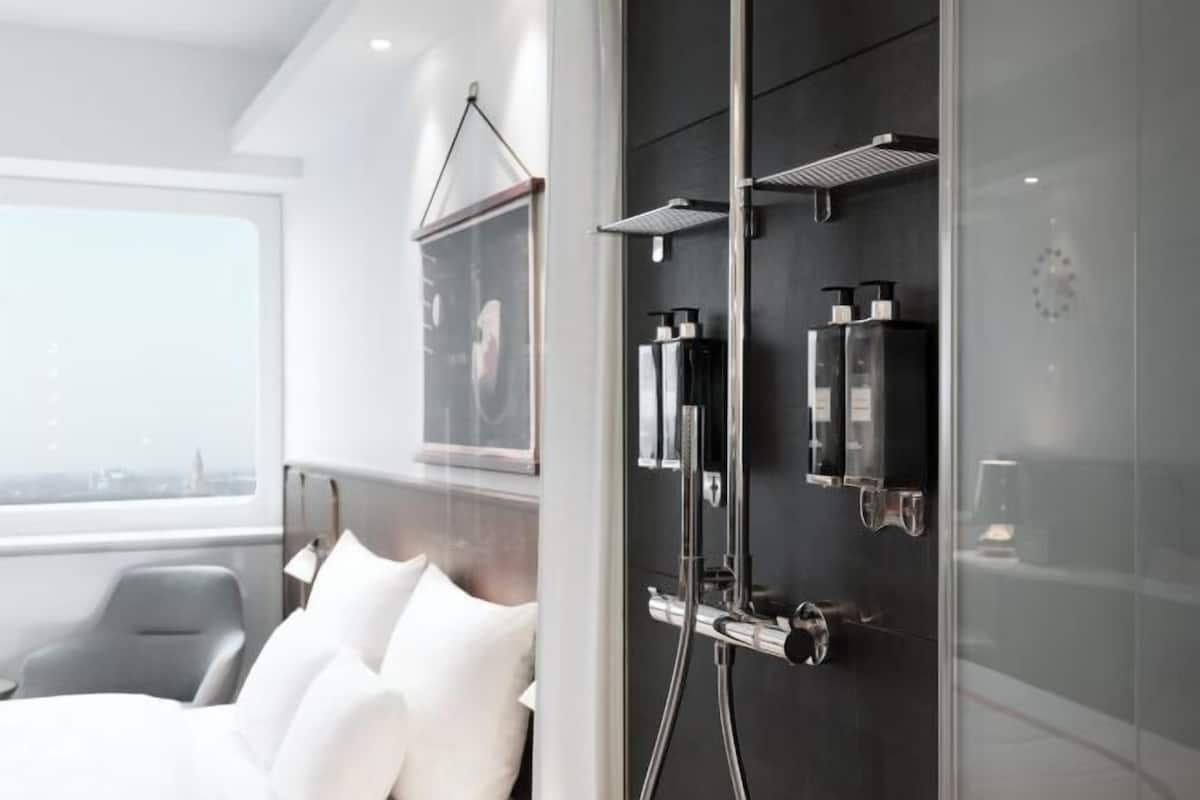 Premium bedding, in-room safe, individually decorated
