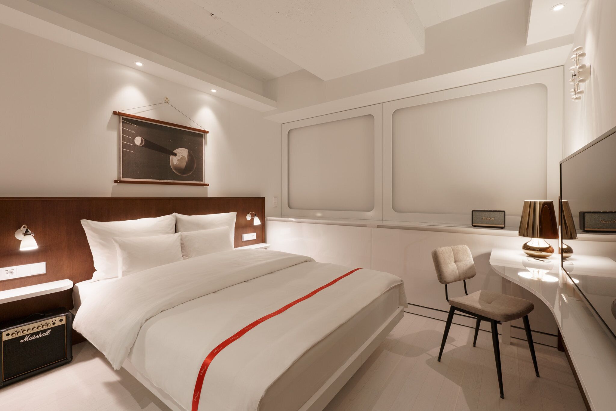 Premium bedding, in-room safe, individually decorated
