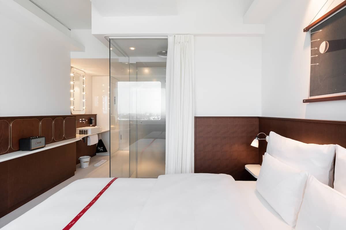 Premium bedding, in-room safe, individually decorated