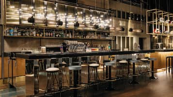 Bar (trong khuôn viên)
