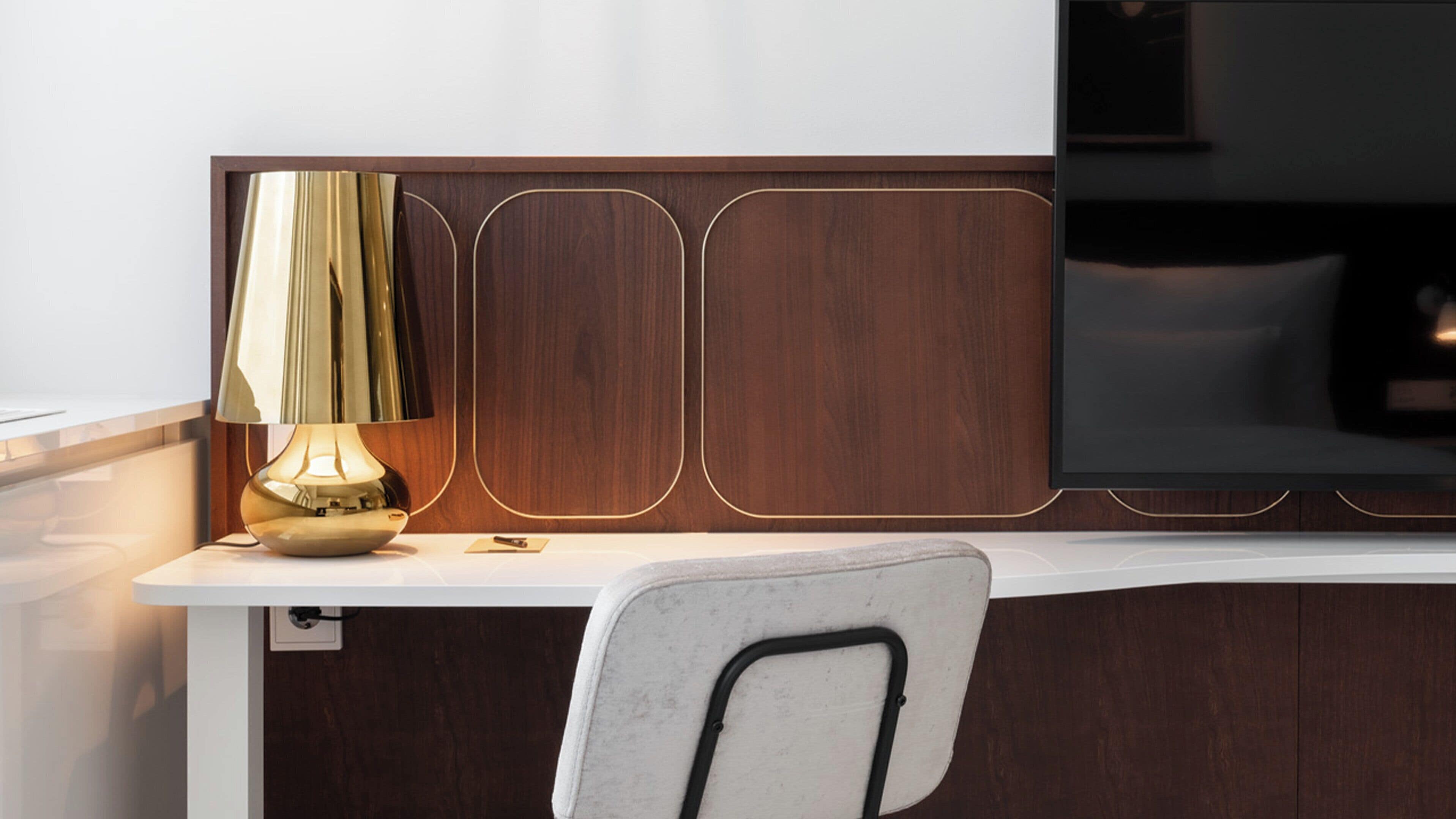 Premium bedding, in-room safe, individually decorated