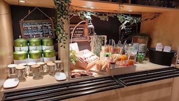 每日供應吃到飽早餐 (每人 EUR13.9)