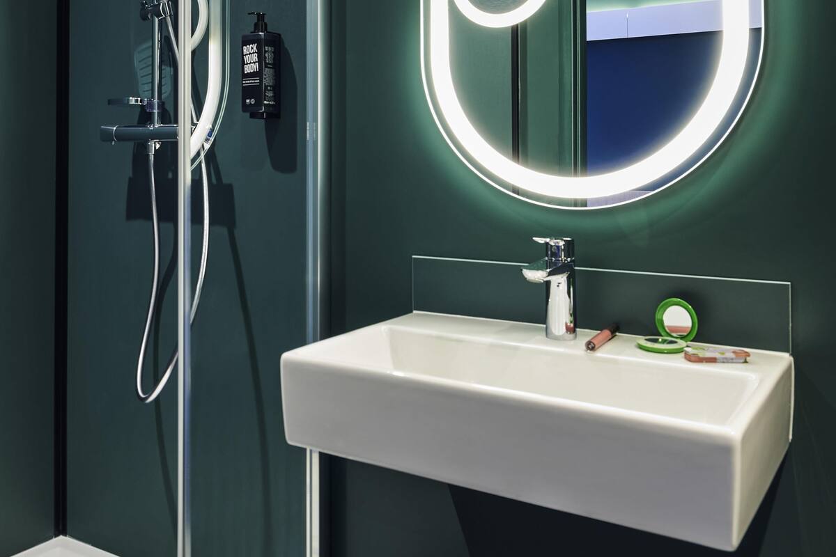 standard room, 2 single beds | individually furnished, desk, laptop workspace, blackout curtains