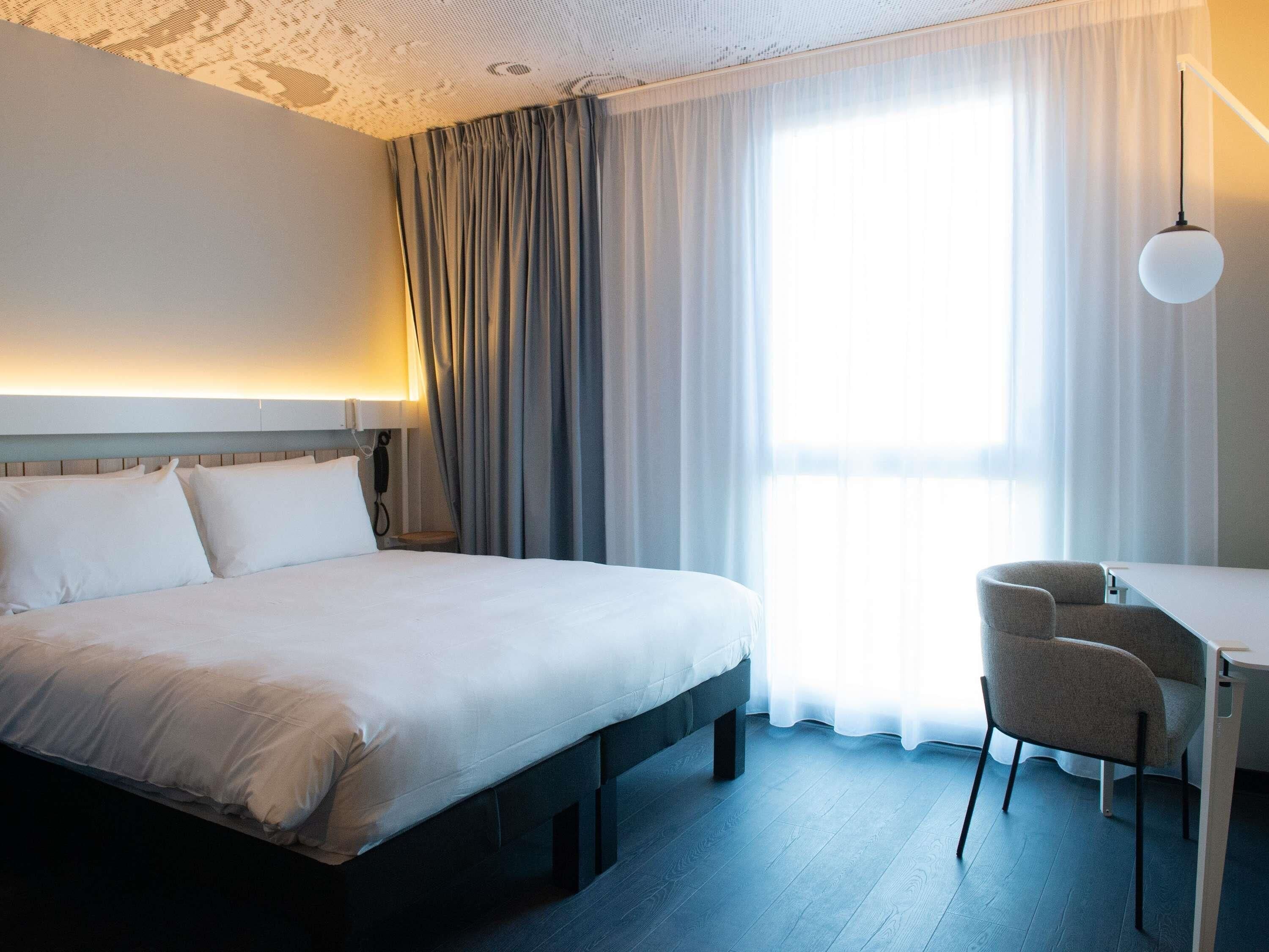 华丽客房, 1 张双人床 | 特色家居、办公桌、笔记本电脑工作区、遮光窗帘