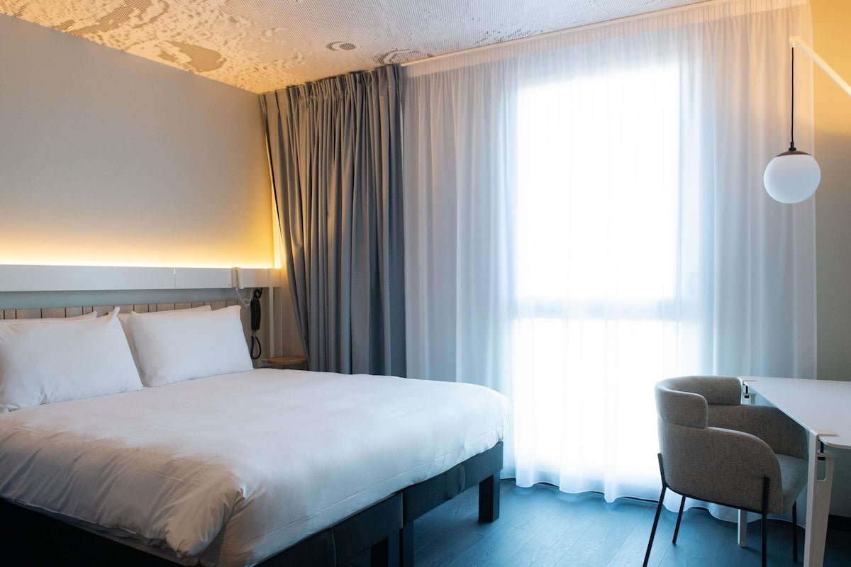 Deluxe Room, 1 Double Bed | Individually furnished, desk, laptop workspace, blackout drapes