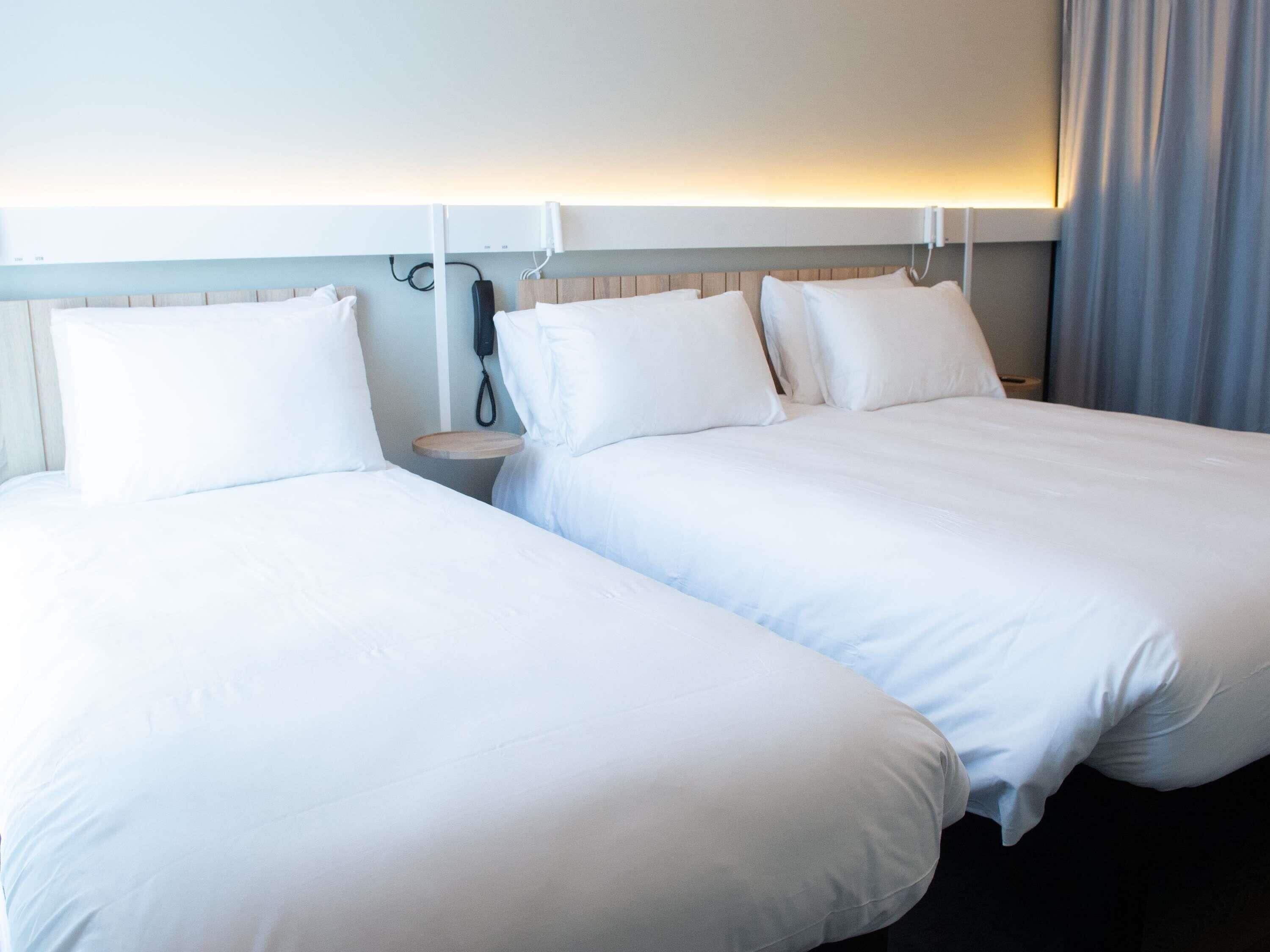 华丽客房, 多张床 | 特色家居、办公桌、笔记本电脑工作区、遮光窗帘