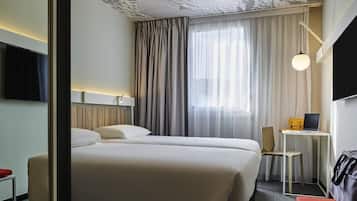 Standard Room, 2 Single Beds | Desk, laptop workspace, blackout curtains, soundproofing